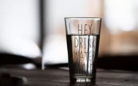 为什么昆山净水器厂家说：年纪越大越要多喝水呢?